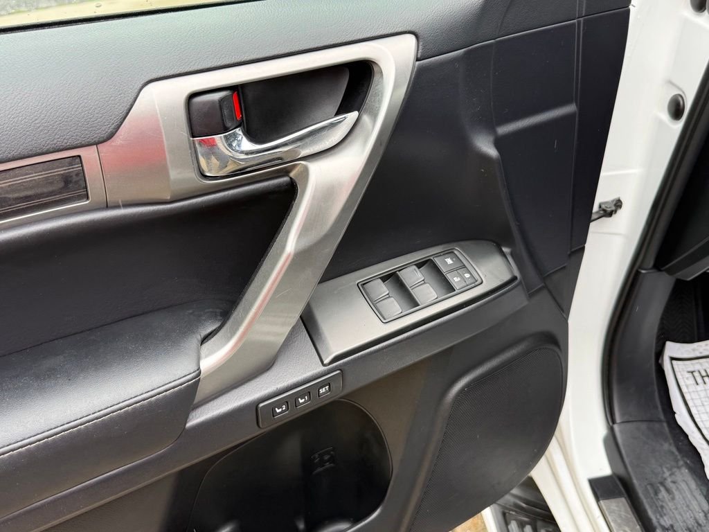Used 2022 White Lexus 460 image 24