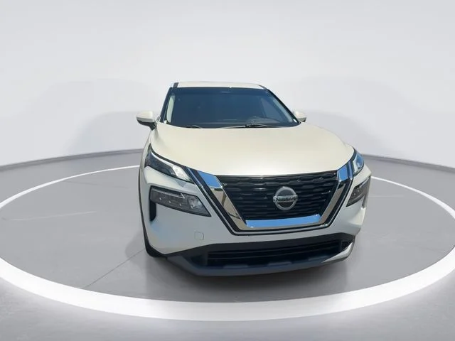 Used 2021 White Nissan SV image 3