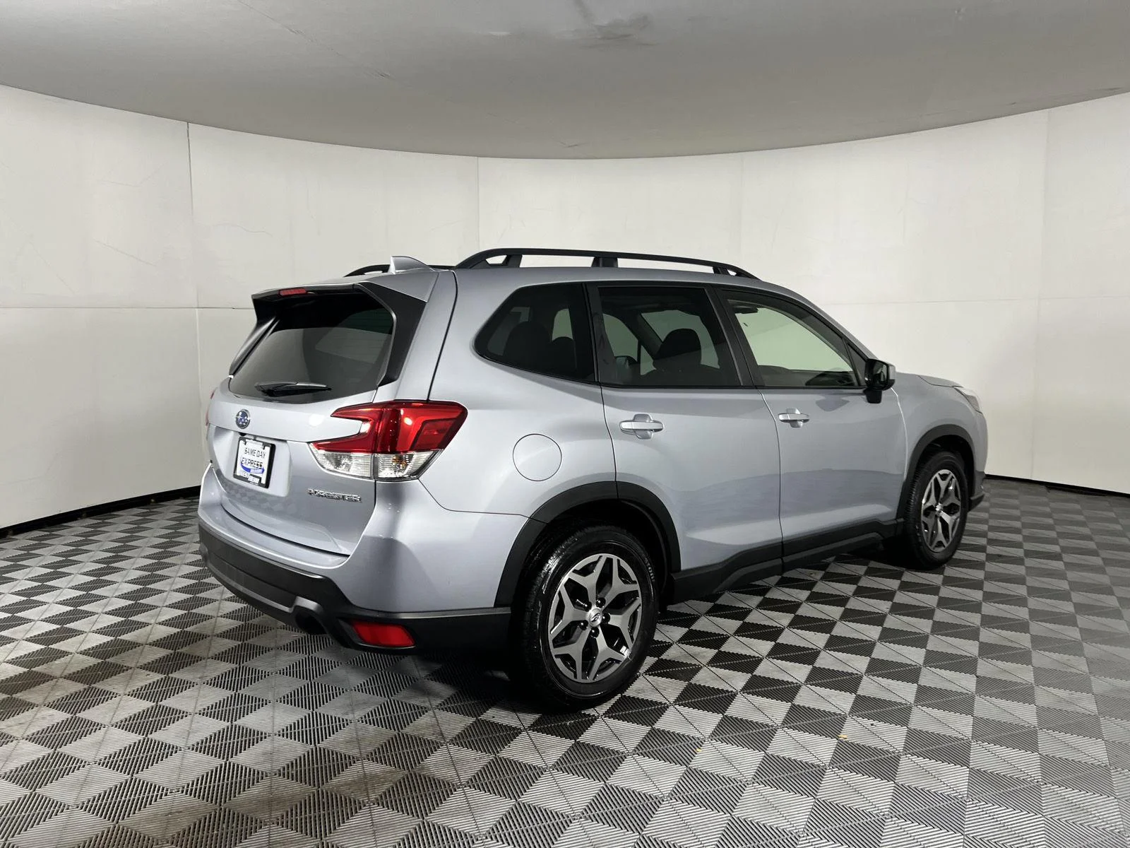 Used 2023 Ice Silver Metallic Subaru Premium image 25