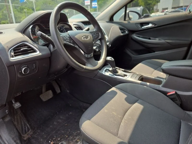 Used 2017 Silver Chevrolet LT image 9