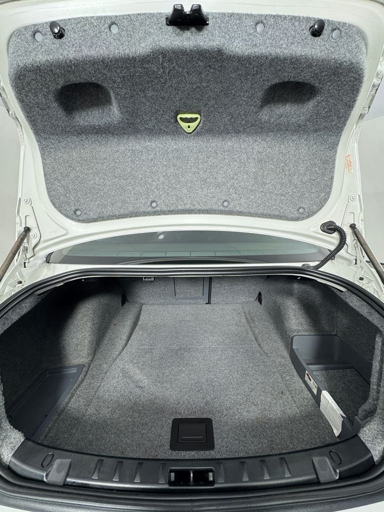 Used 2013 White Metallic BMW Base image 7