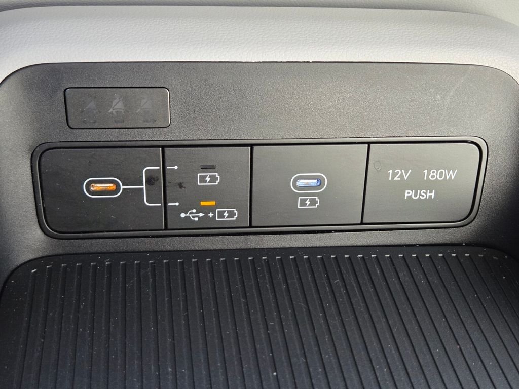 Used 2025 Black Hyundai SEL image 31