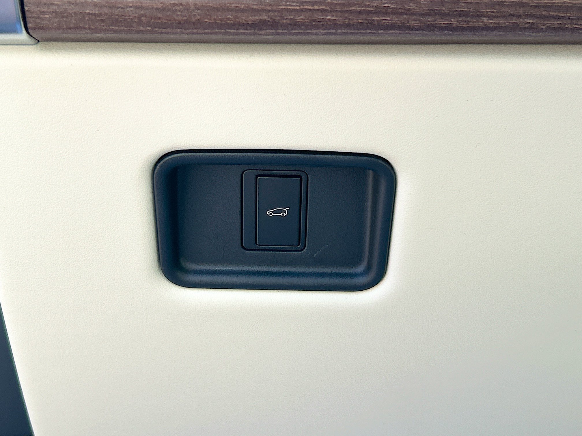 Used 2025 Gray Land Rover SE image 32