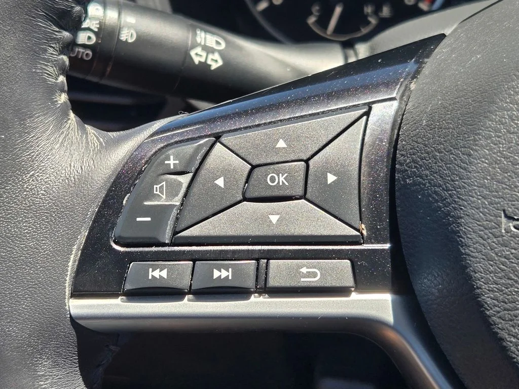 Used 2019 Black Nissan 2.5 SL image 23