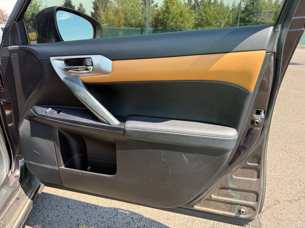 Used 2016 Pearl Lexus 200h image 24