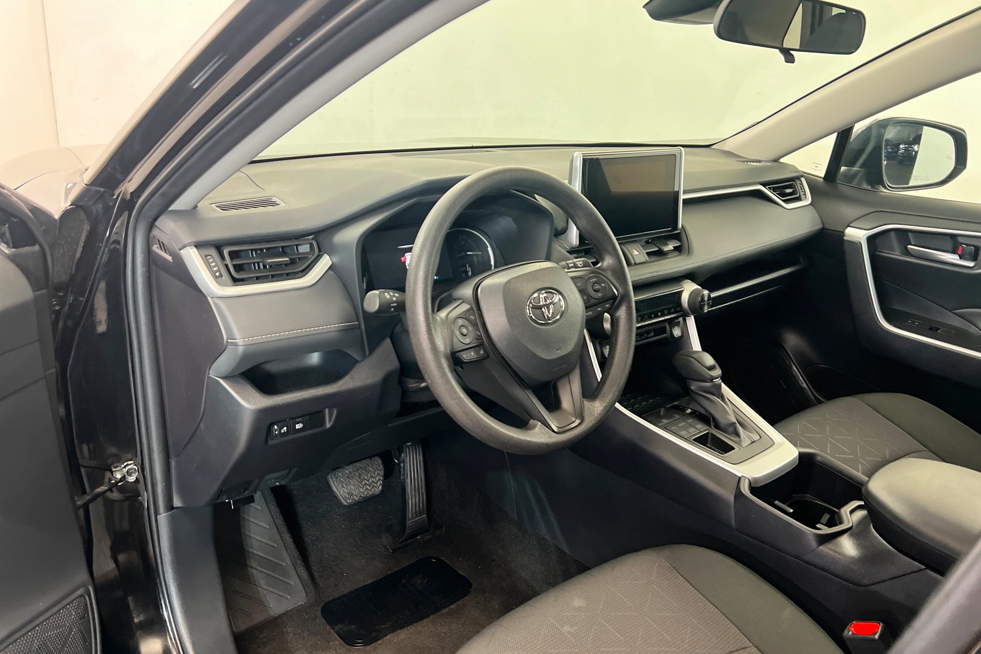 Used 2025 Midnight Black Metallic Toyota XLE image 16