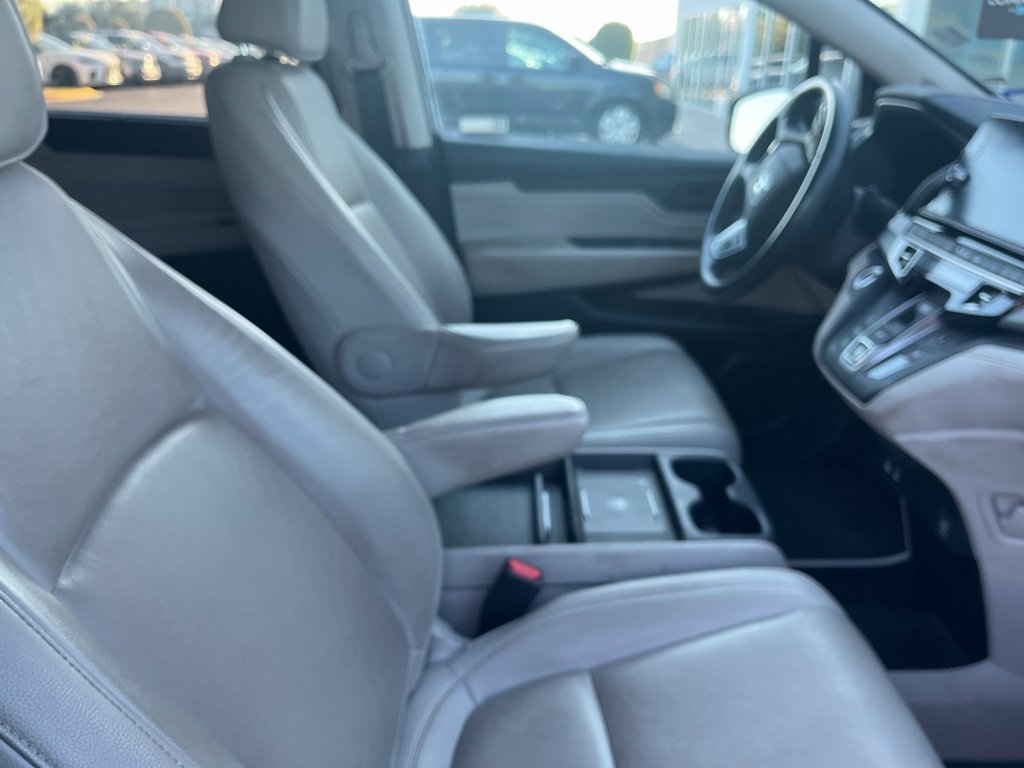Certified Used 2025 Solar Silver Metallic Honda EX-L image 4