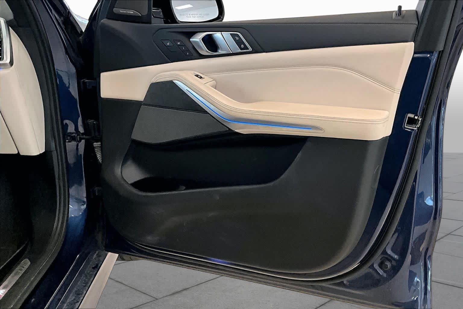 Used 2022 Phytonic Blue Metallic BMW xDrive45e image 21
