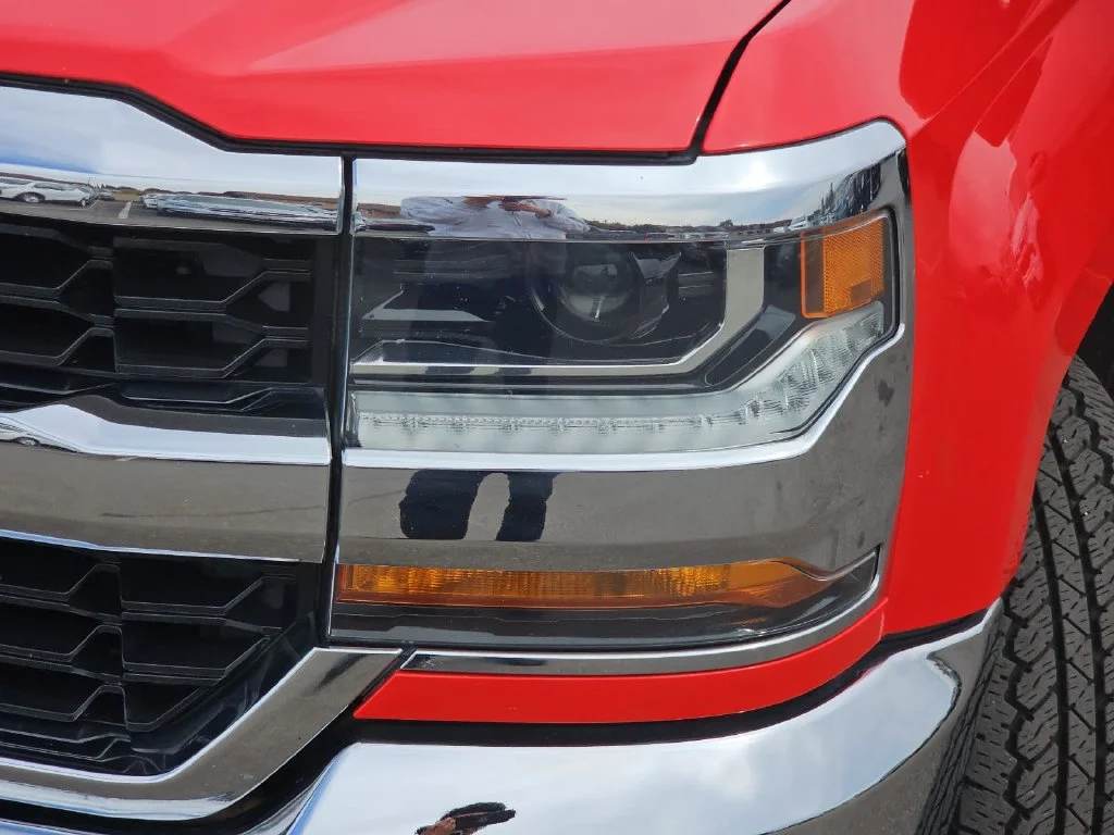 Used 2018 Red Chevrolet LT image 31