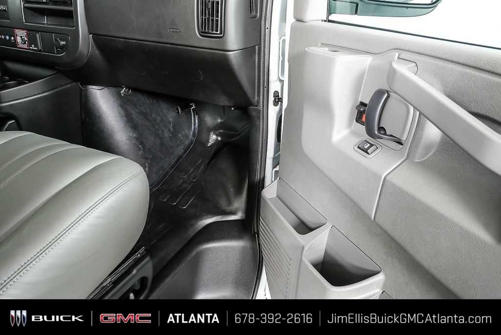 New 2025 Summit White GMC Work Van image 20