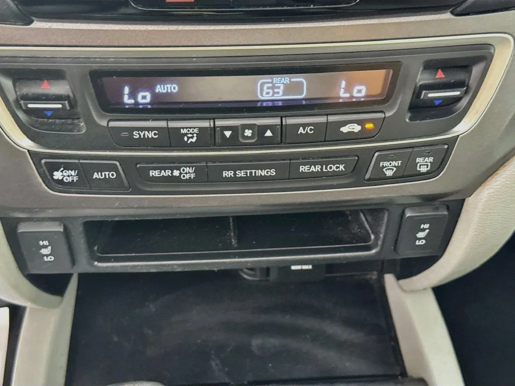 Used 2016 Silver Honda EX-L image 18