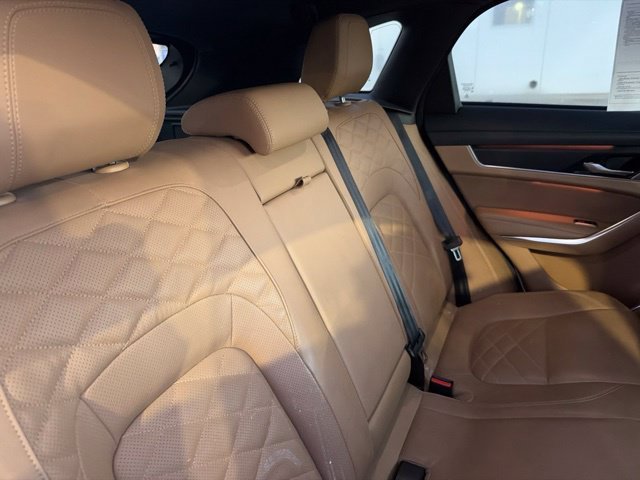Used 2023  Jaguar P250 S image 17