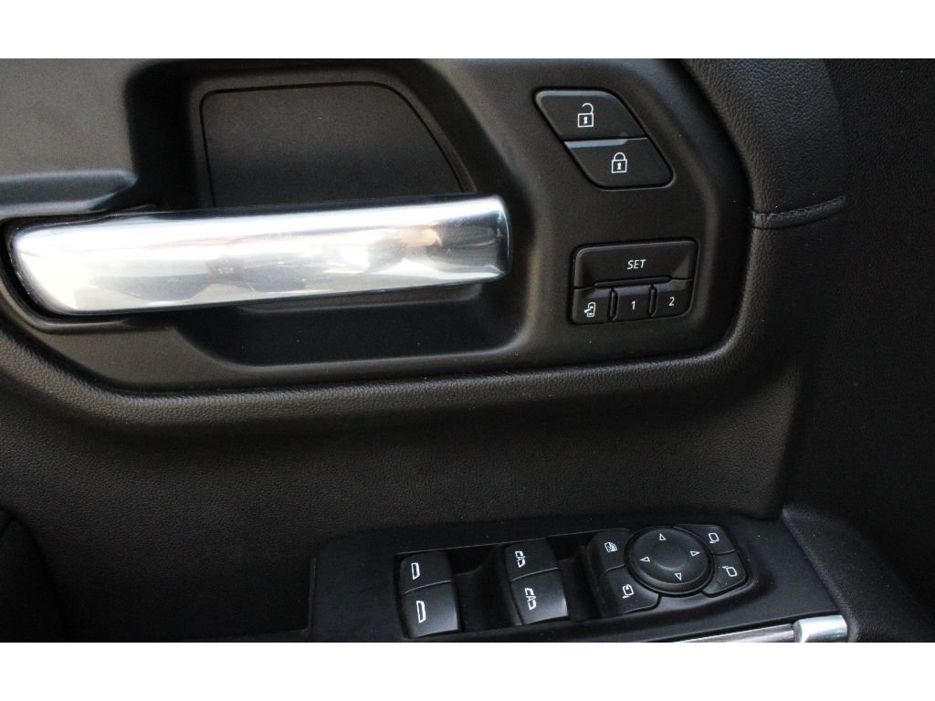 Used 2020 Iridescent Pearl Tricoat Chevrolet LTZ image 3