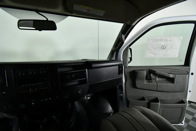New 2025 Summit White Chevrolet WT image 20