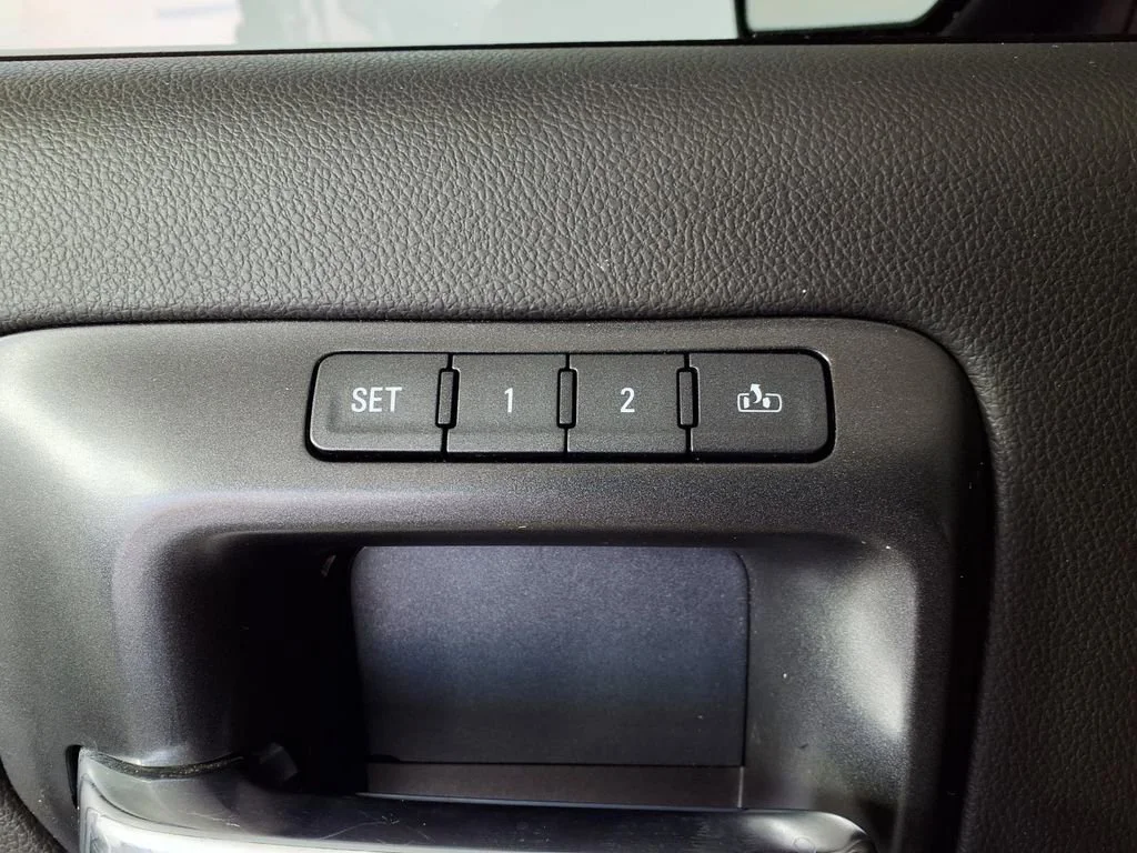 Used 2018 QUICKSILVER METALLIC GMC SLT image 18