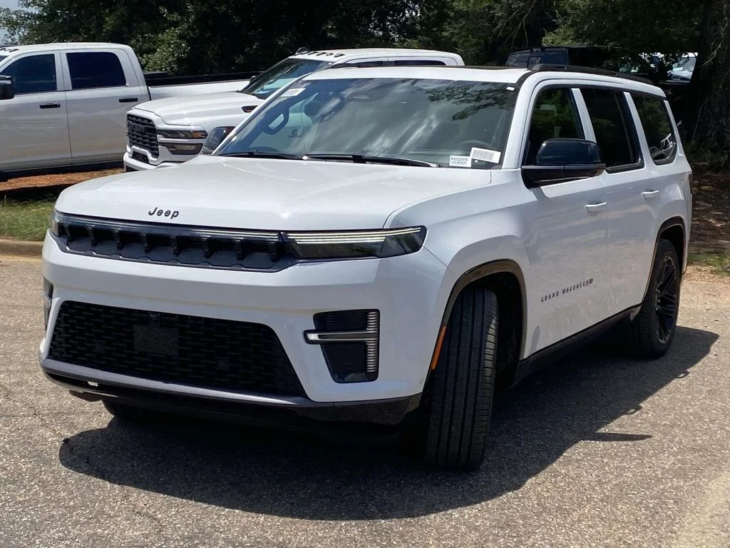 New 2026 Bright White Clear-Coat Exterior Paint Jeep Limited Reserve image 3