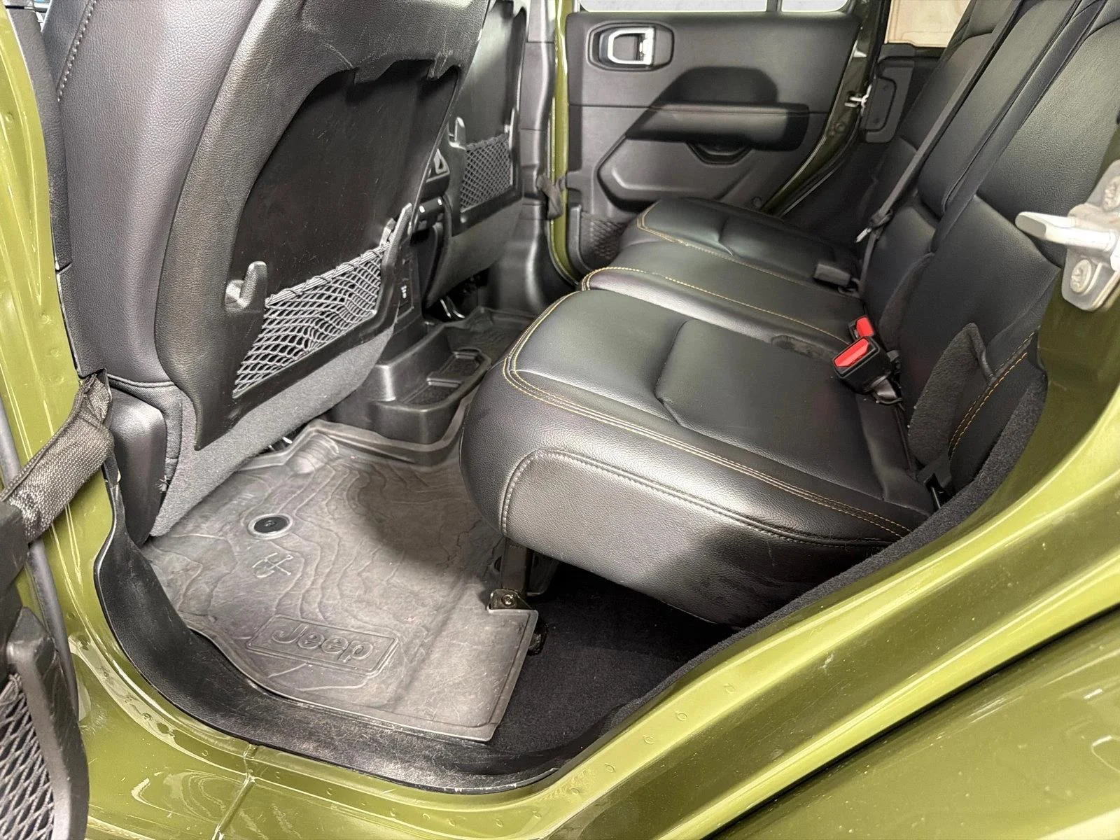 Used 2024 Green Jeep Sahara image 21