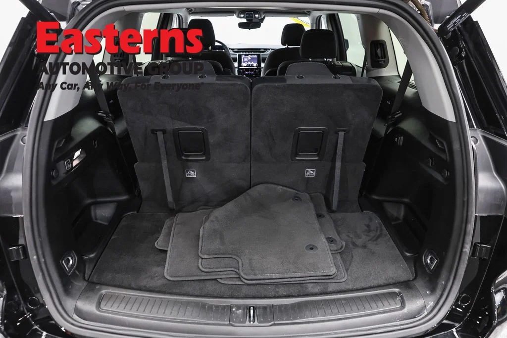 Used 2022 Black Jeep Laredo image 9