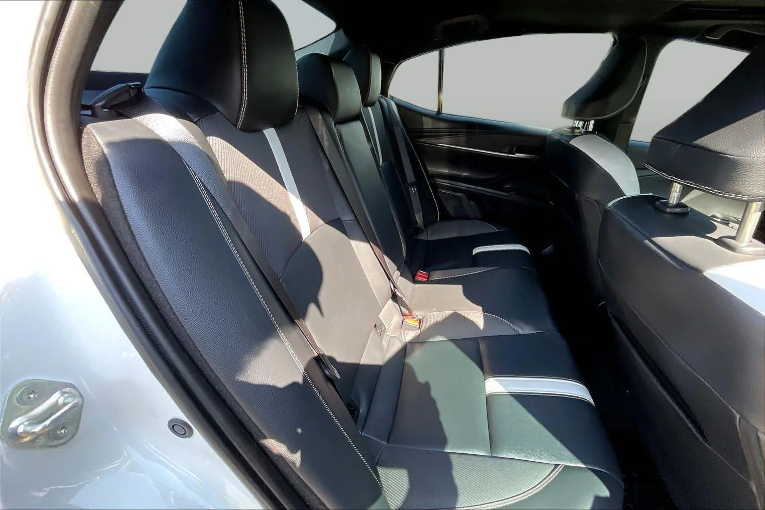 Used 2025 Ice Cap Toyota SE image 21