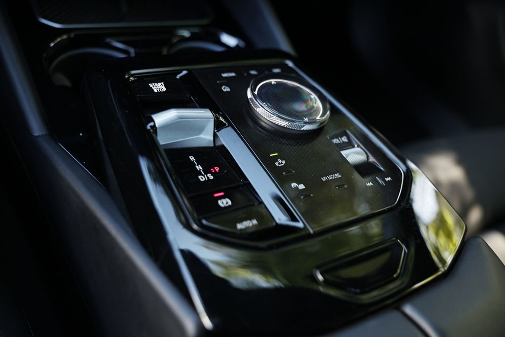 2025 BMW 5 Series 530i - Photo 39