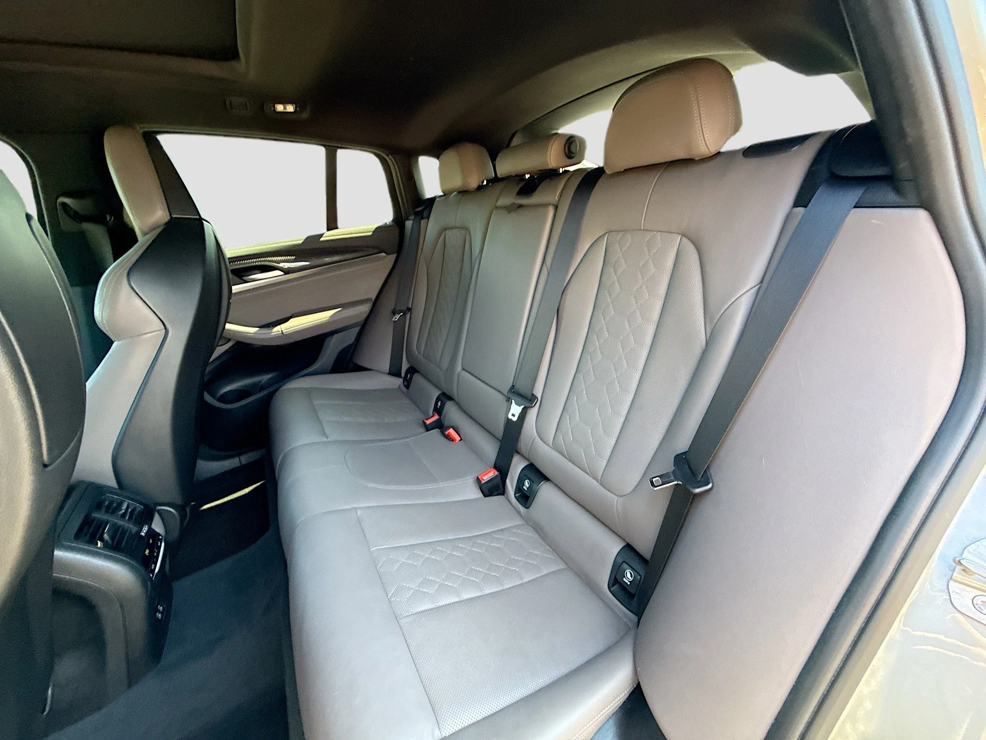 Used 2021 Donington Grey Metallic BMW Executive image 21
