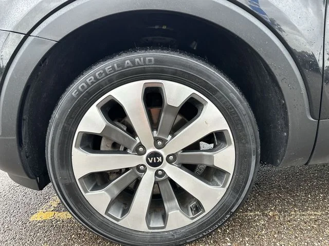 Used 2021 Black Kia S image 21
