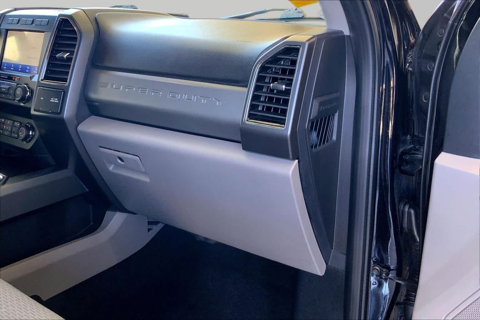 Used 2020 Agate Black Metallic Ford XLT image 18