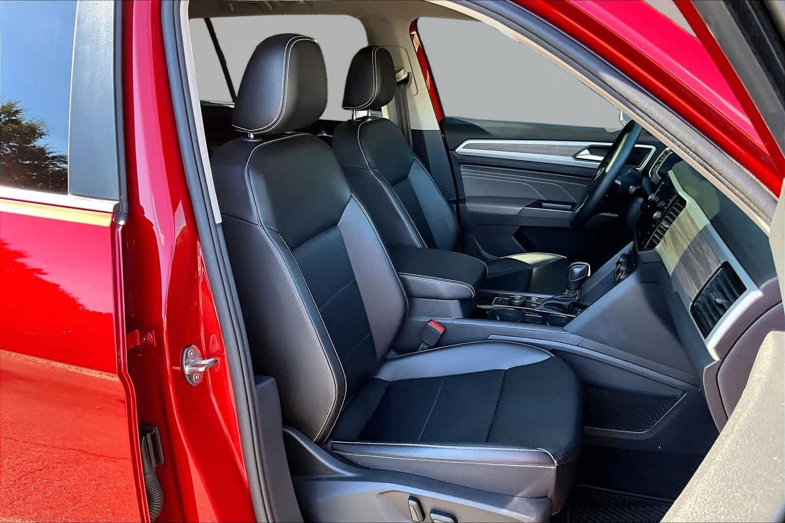 Used 2022 Aurora Red Metallic Volkswagen 3.6L V6 SEL image 9