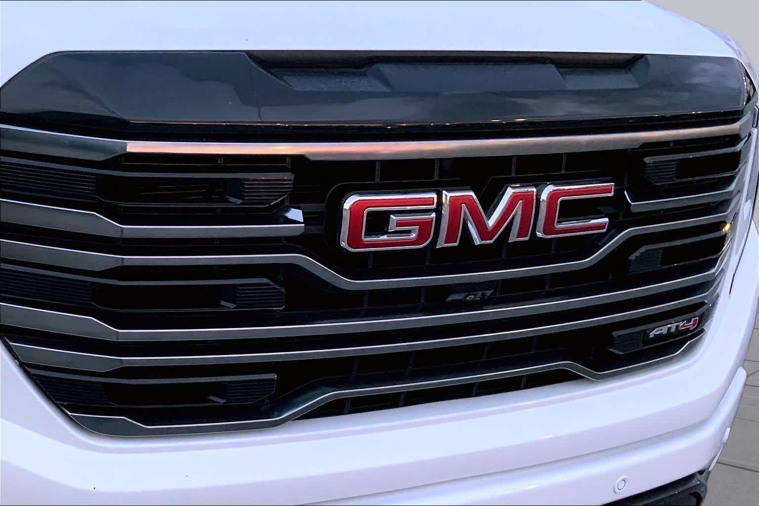 Used 2025 Summit White GMC AT4 image 29