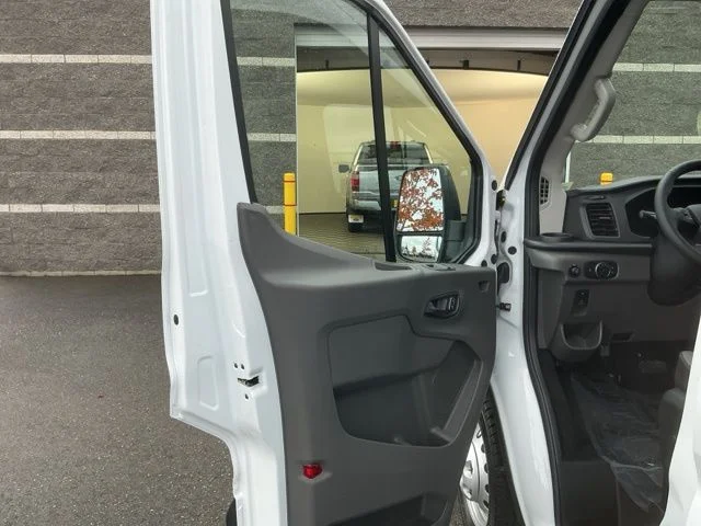 New 2026 Oxford White Ford XLT image 15