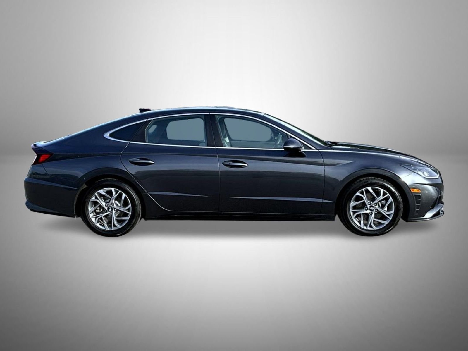 Used 2021 Gray Hyundai SEL image 4