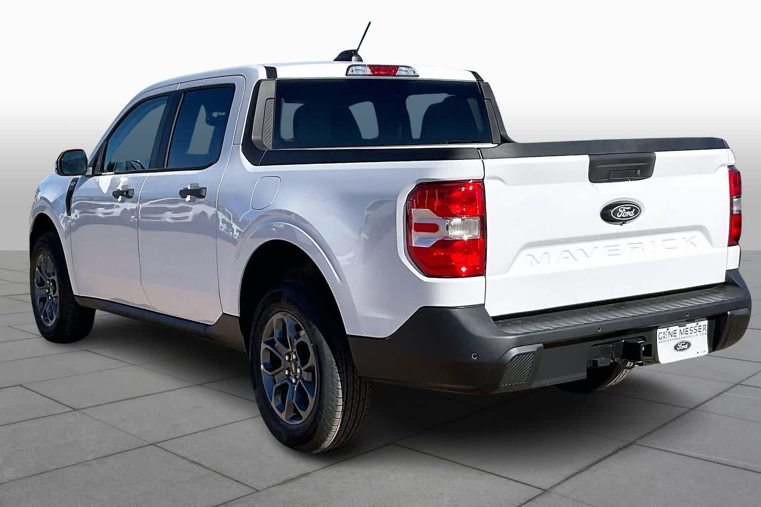 New 2026 Oxford White Ford XLT image 12