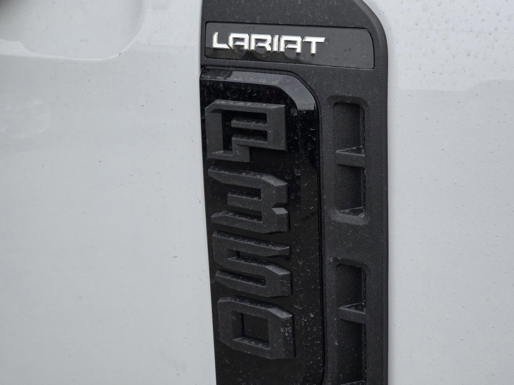 New 2026 Oxford White Ford LARIAT image 29