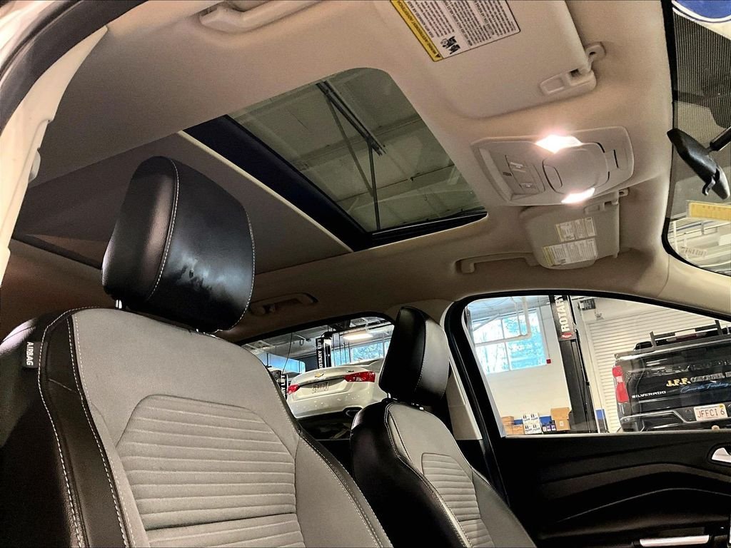 Used 2018 Silver Ford SE image 23