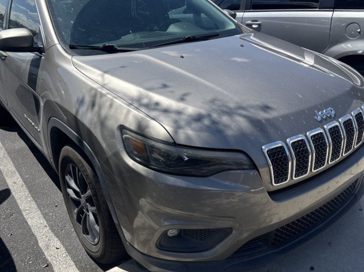 Used 2019 Beige Jeep Latitude Plus image 2
