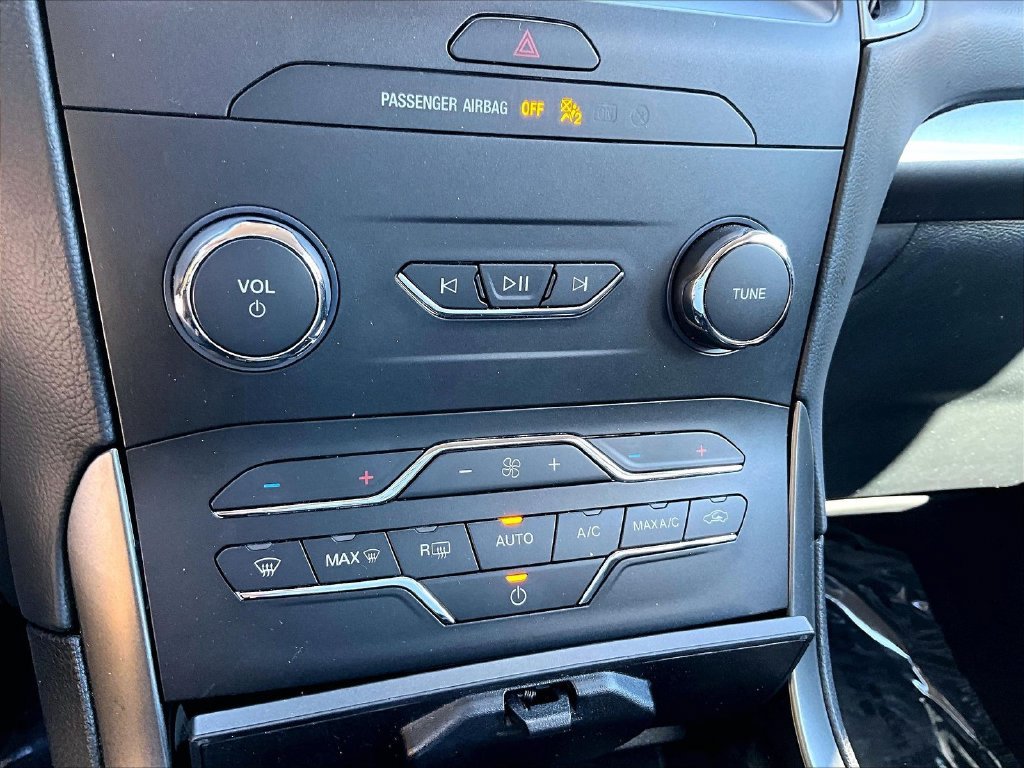 Used 2020 Blue Metallic Ford SE image 26