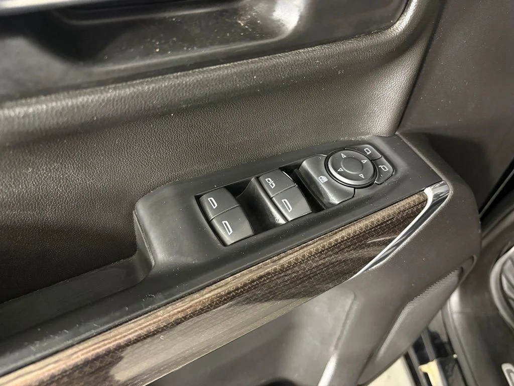 Used 2021 Black Chevrolet RST image 17