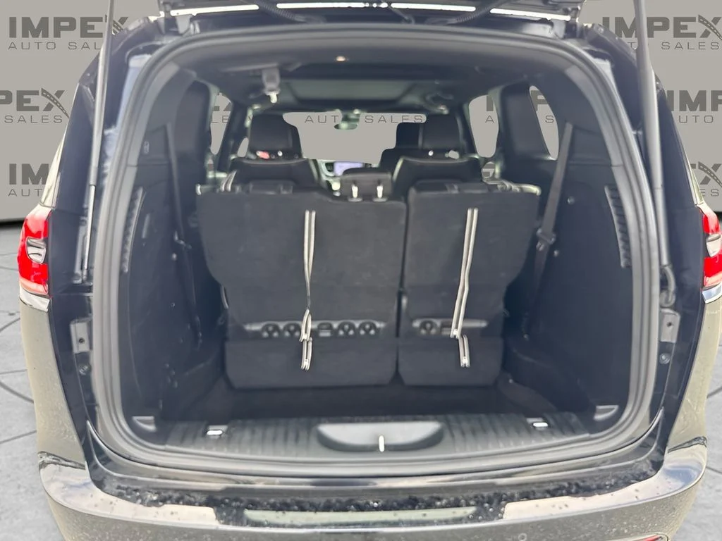 Used 2025 Black Chrysler Limited image 22