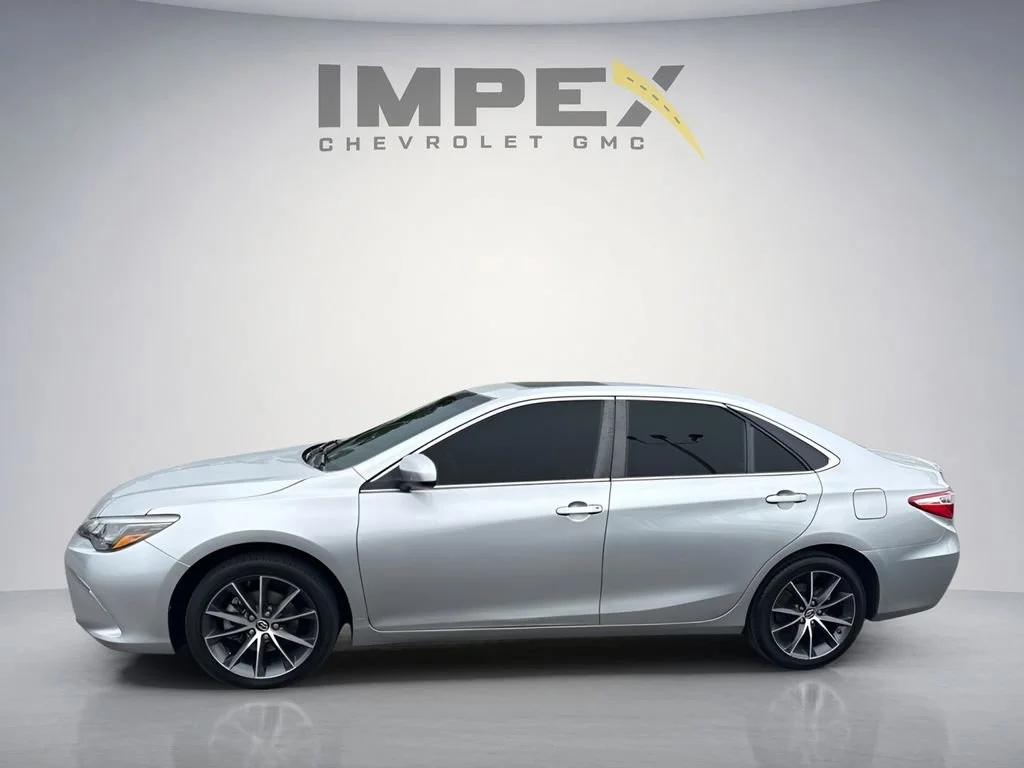 Used 2016  Toyota XSE image 2