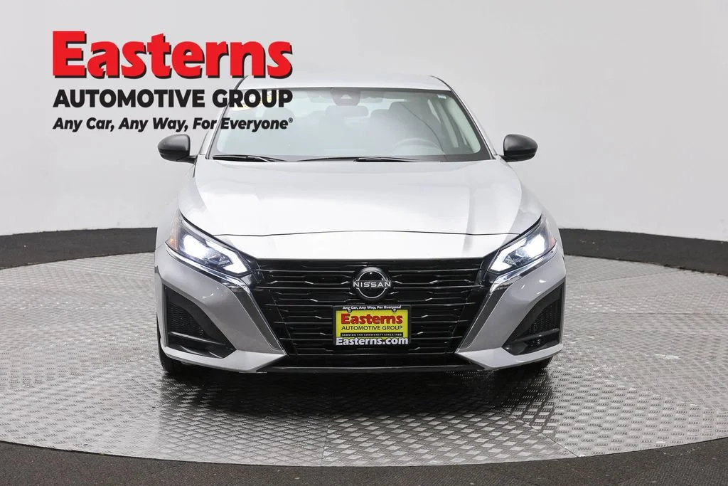 Used 2024 Silver Nissan 2.5 SV image 2