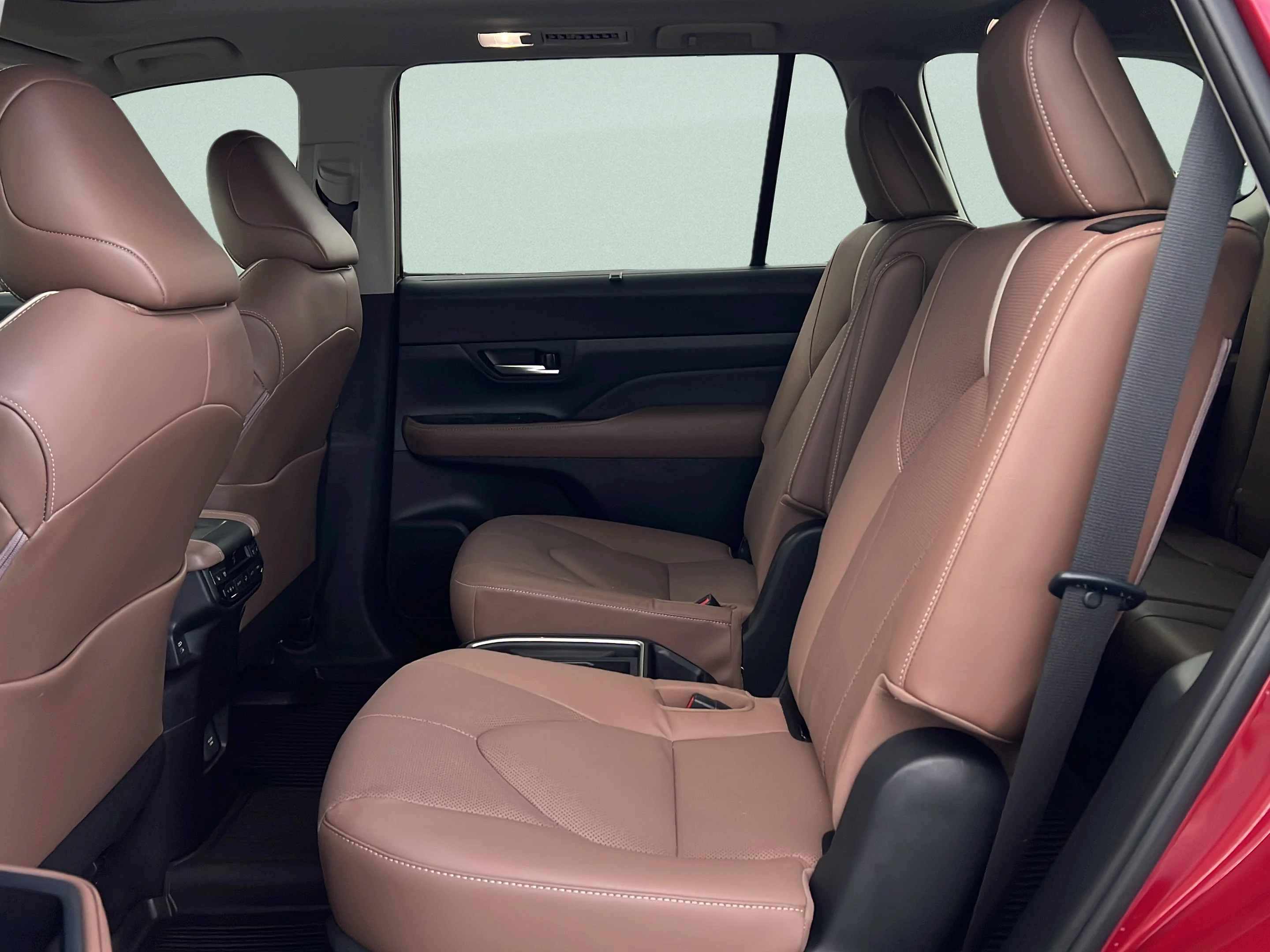 Used 2025 Pearl Toyota Platinum image 11