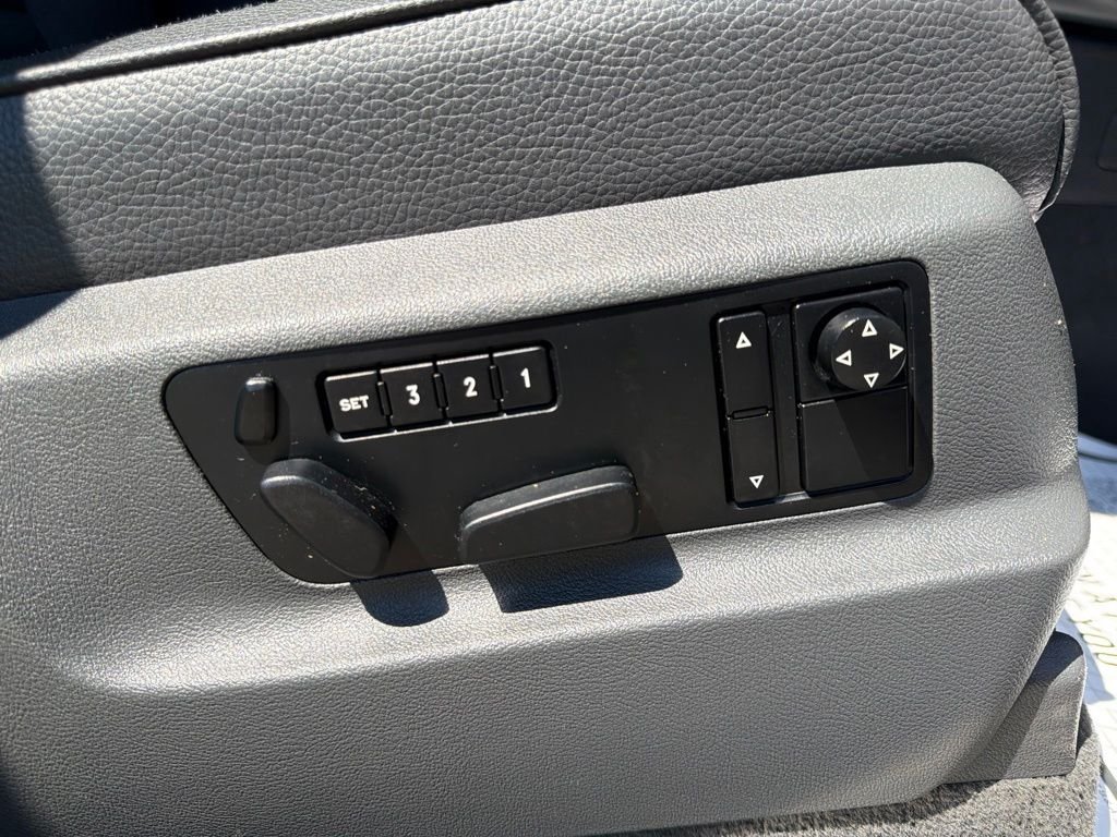Used 2006 Silver Volkswagen V10 TDI image 14