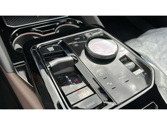 New 2026 Phytonic Blue Metallic BMW 530i xDrive image 18