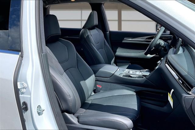 New 2027 RADIANT WHITE INFINITI LUXE image 7