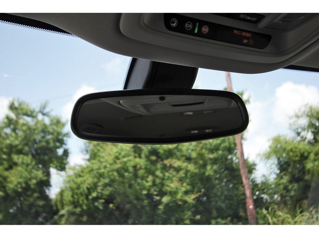 Used 2021 Black Buick Essence image 22