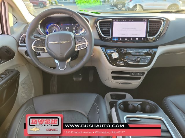 2024 Chrysler Pacifica Touring L - Photo 10