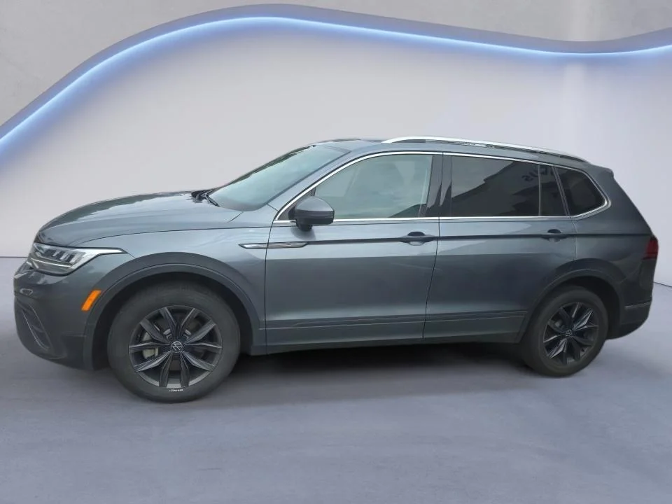 Used 2023 Platinum Gray Metallic Volkswagen SE image 4