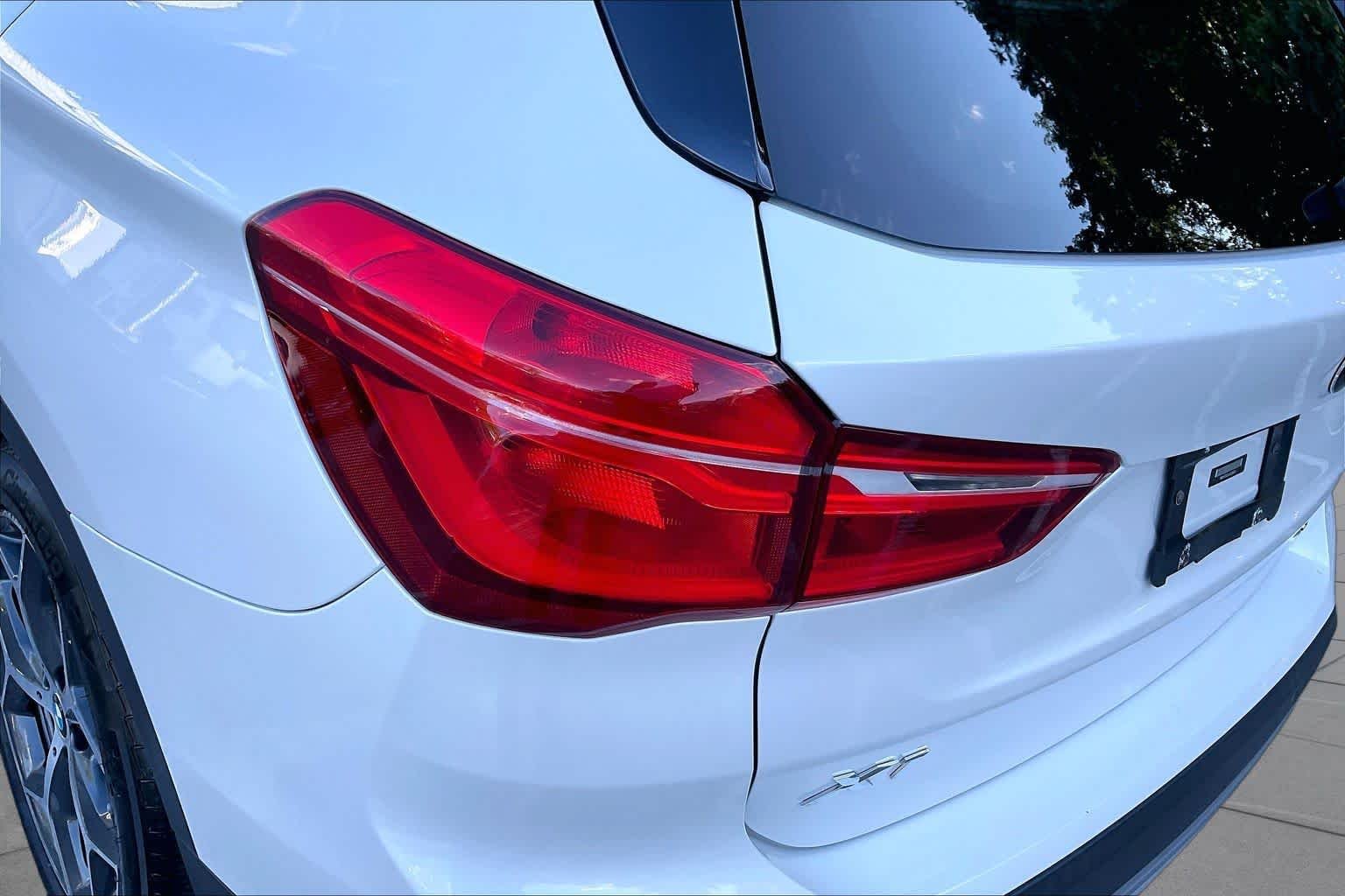 Used 2018 Mineral White Metallic BMW xDrive28i image 27
