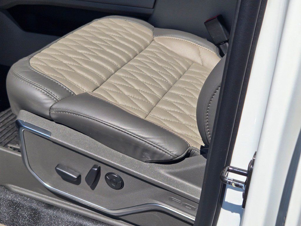 New 2026 Star White Metallic Tri-Coat Ford F-250® Platinum® image 27