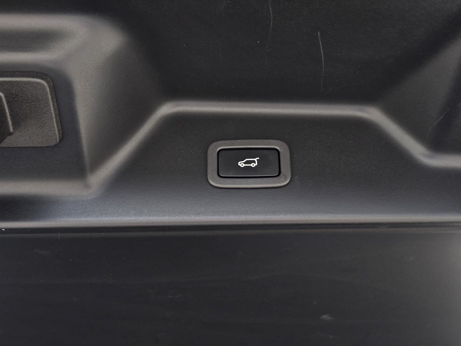 Used 2019 Carpathian Grey Premium Metallic Land Rover SC image 16
